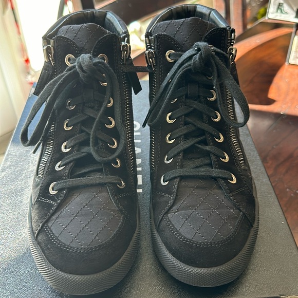CHANEL sneakers - Picture 1 of 7